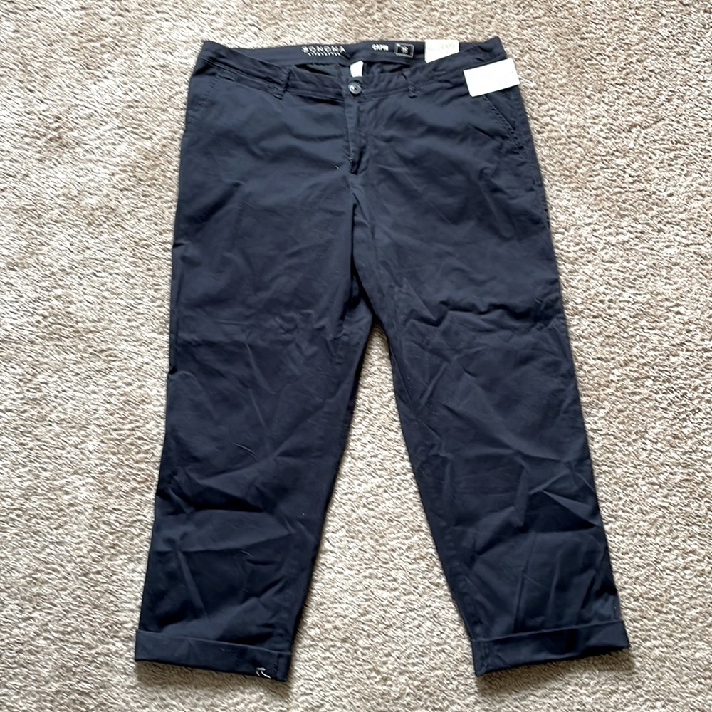 Sonoma Black Capri pants